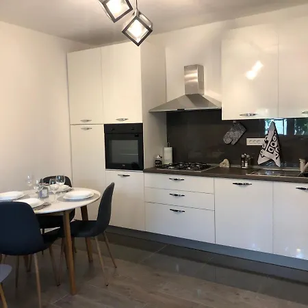 Apartman Ana Appartamento Zara